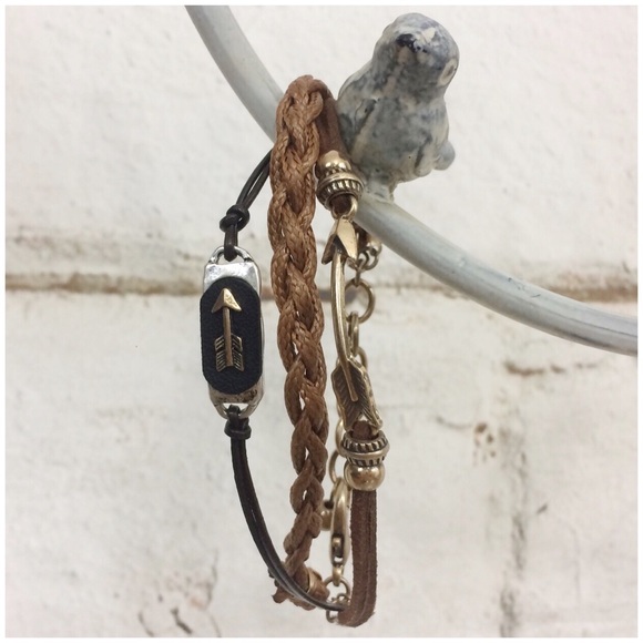 Arrow Charm Bracelet - Picture 2 of 3